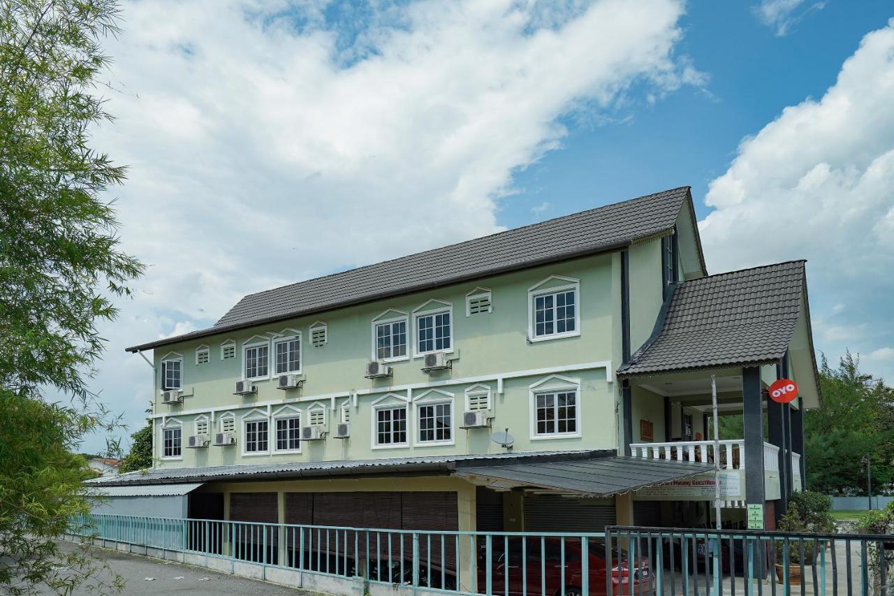 Oyo 90451 Bangi Moya Guesthouse Exterior photo