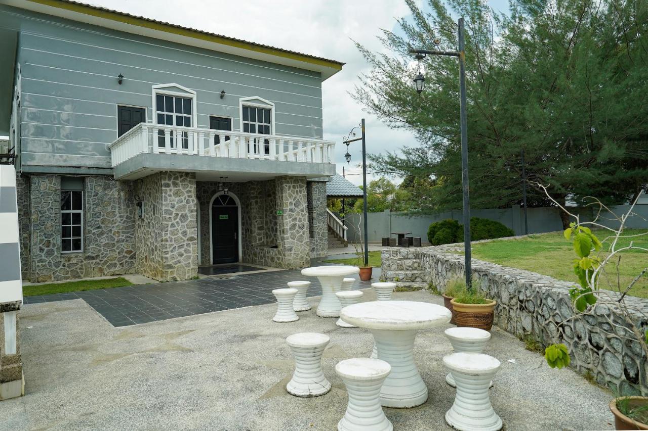 Oyo 90451 Bangi Moya Guesthouse Exterior photo