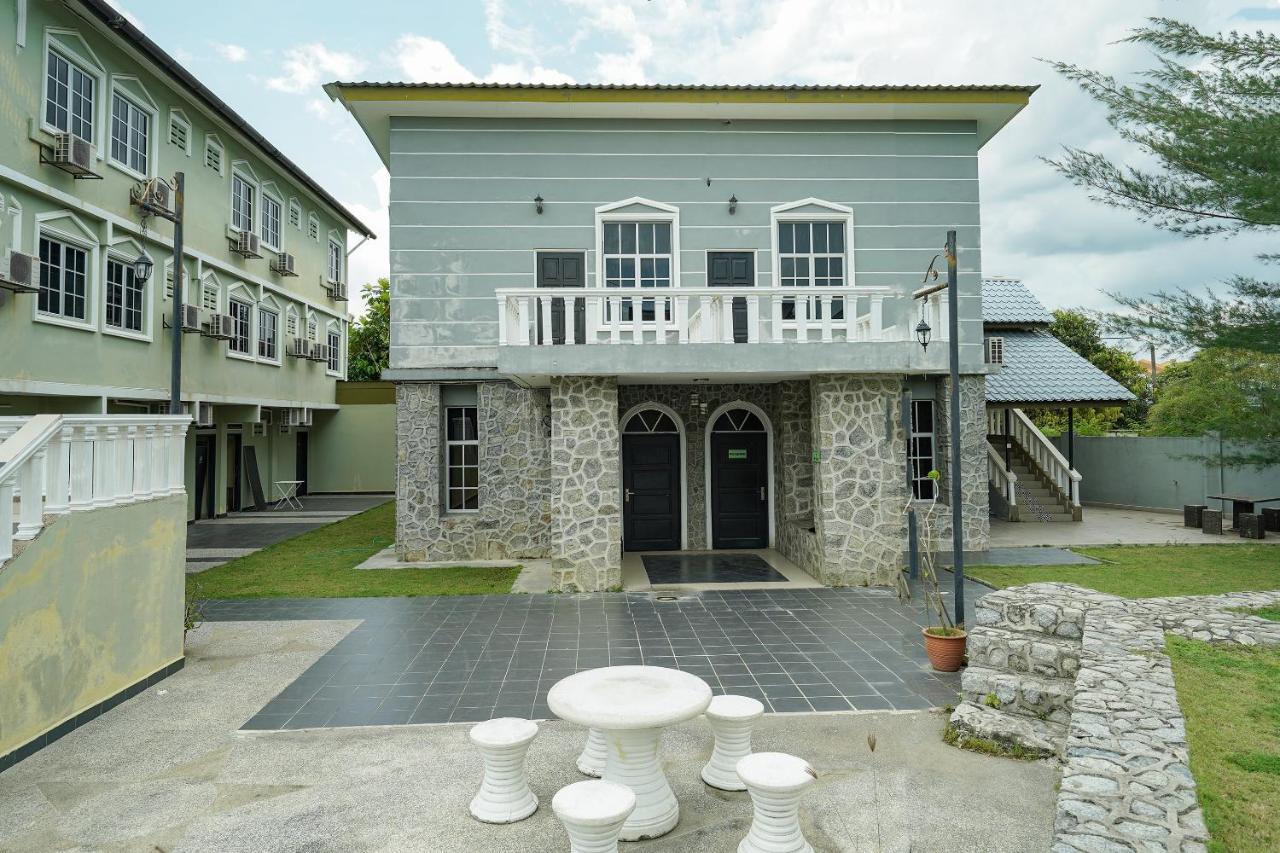 Oyo 90451 Bangi Moya Guesthouse Exterior photo