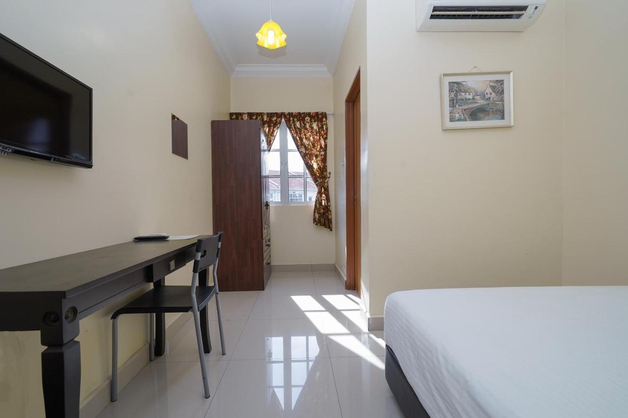 Oyo 90451 Bangi Moya Guesthouse Exterior photo