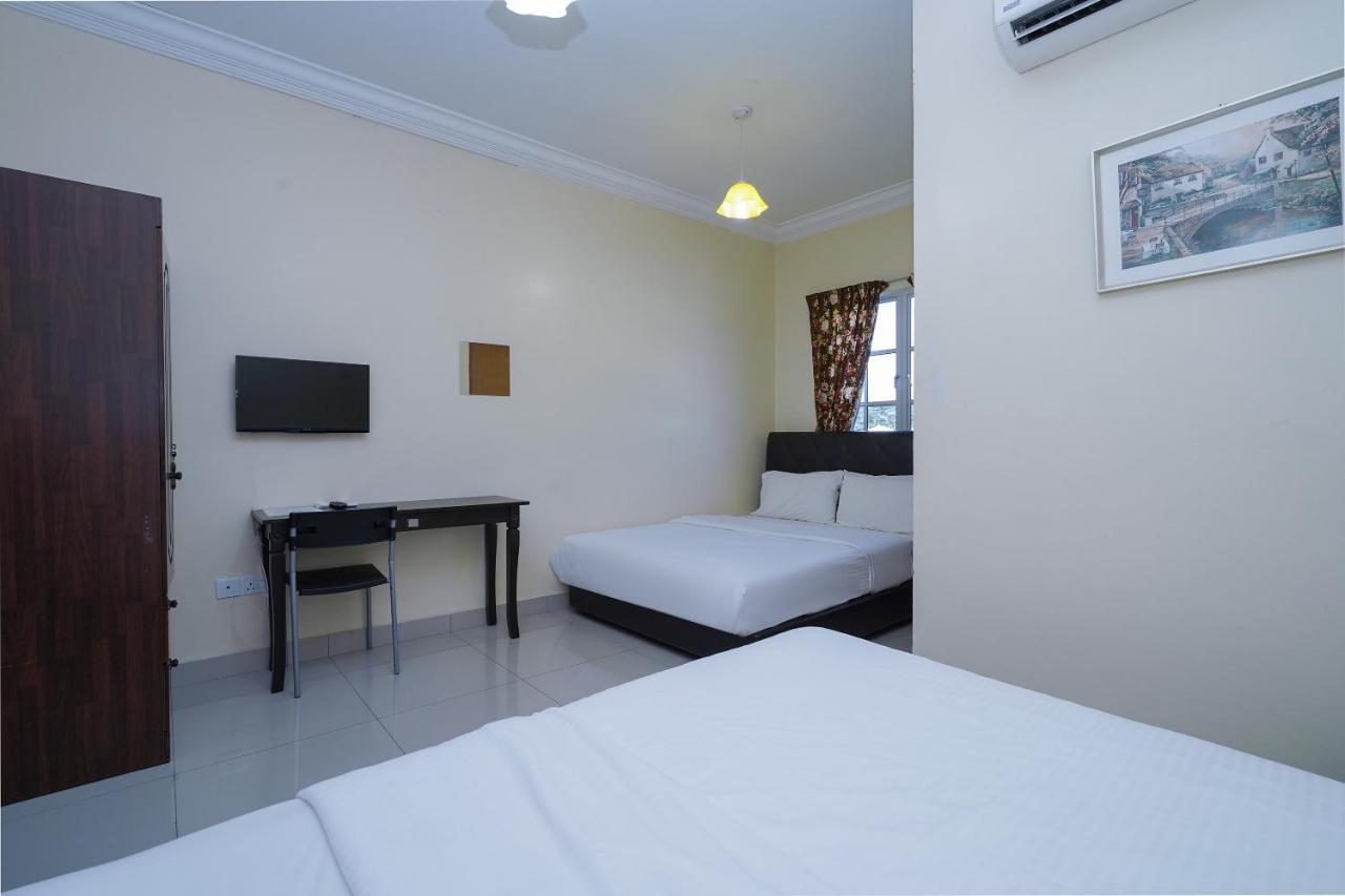 Oyo 90451 Bangi Moya Guesthouse Exterior photo